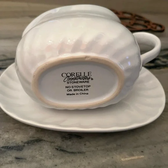 Corelle Classic White Gravy Boat with Saucer - Picture 2 of 4
